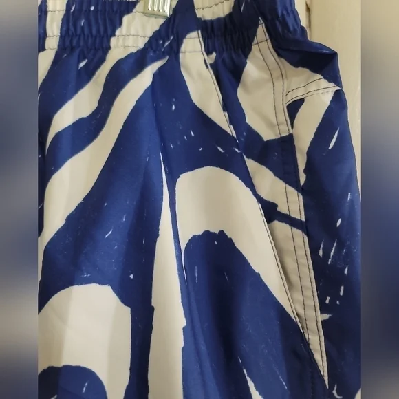 Nike City Edition Woven Printed Logo Shorts XXL Blue White Swim Trunk - Picture 6 of 10